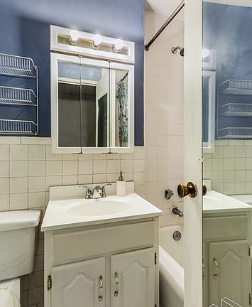 5th image of 301 E 40th St #4U