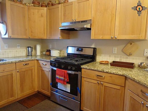 4th image of 522 Vegas Dr