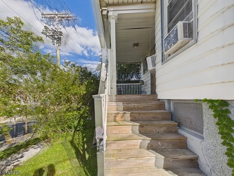 139 Fairview Ave #2