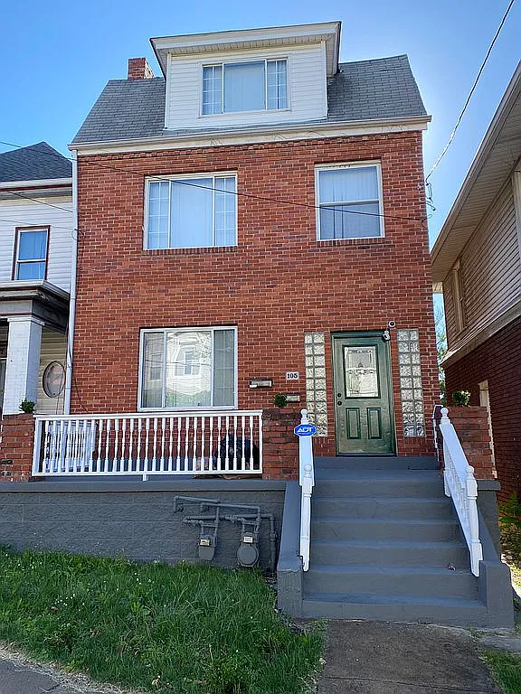 105 Stamm Ave photo 1