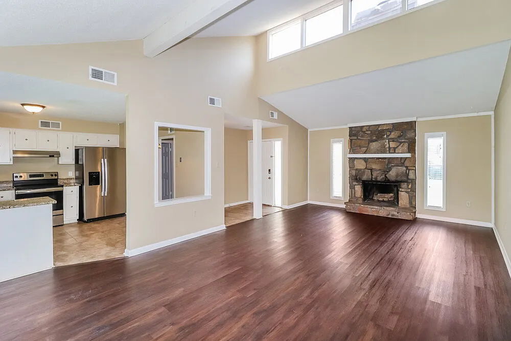 3 bed, 2.0 bath, 1462 sqft, $1,695 — Photo 4