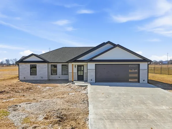 912 S Destinee Dr, Moberly, MO 65270