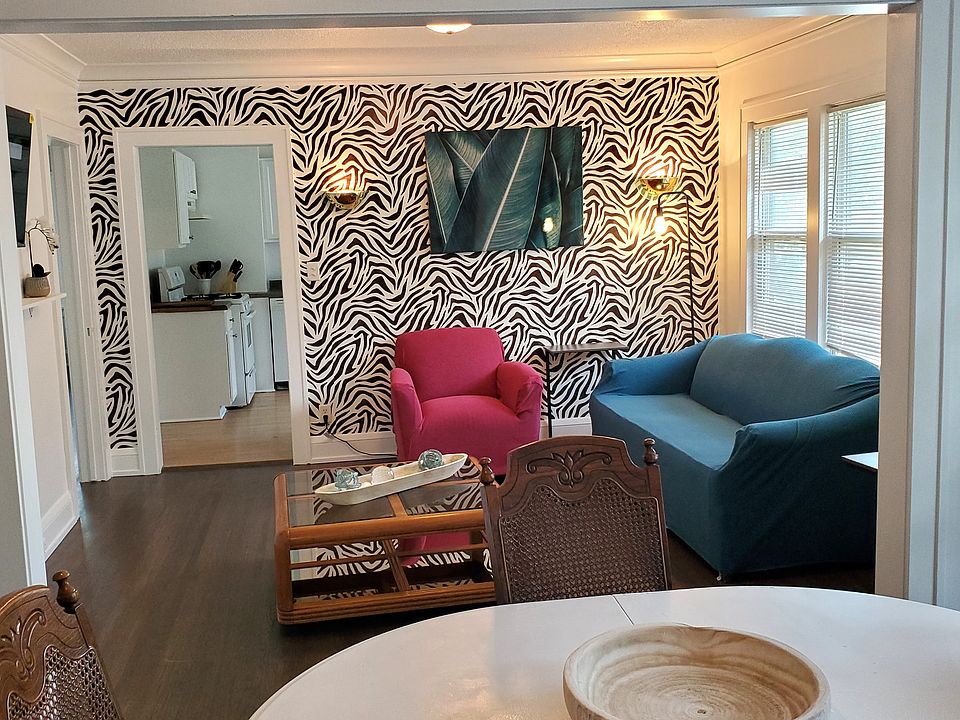 1st image of 1918 Oliver Ave N #2