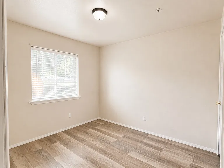 601 Granger Ave #F — Photo 6
