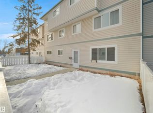 1460 Lakewood Rd W, Edmonton, AB T6K3Y1