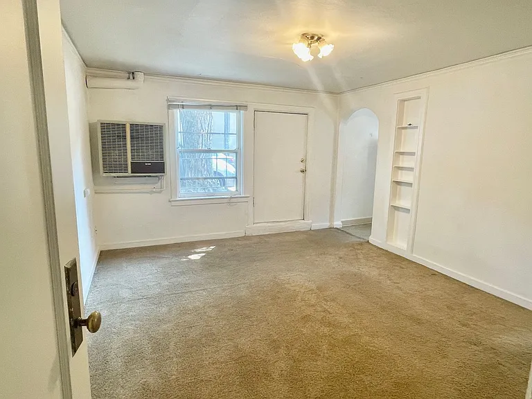 1035 SE 12th Ave — Photo 4