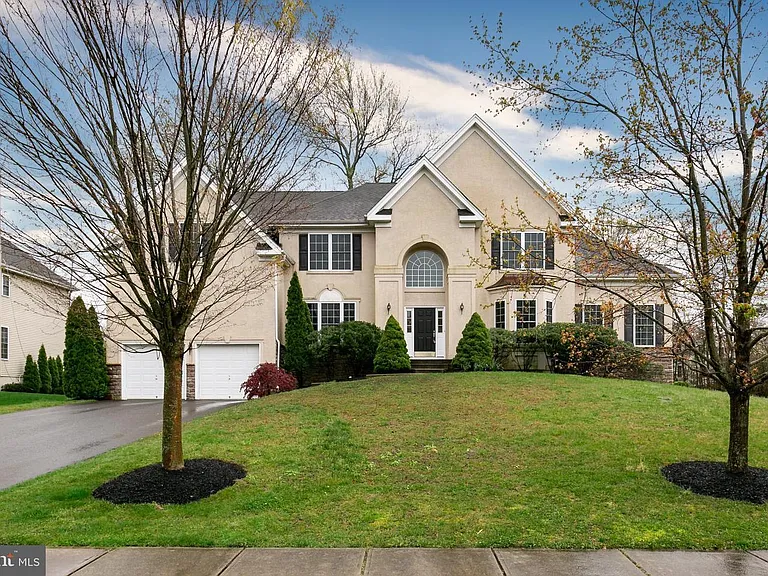16 Foxcroft Way — Photo 1