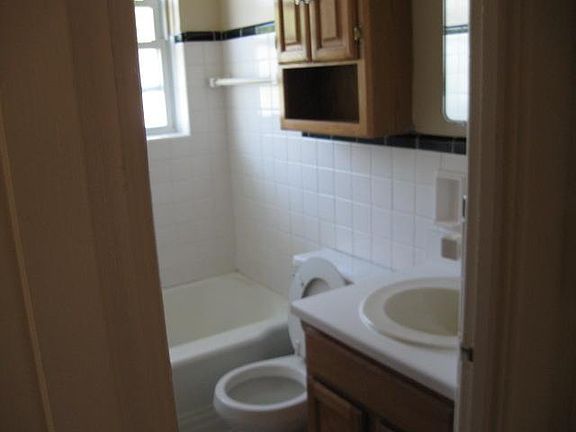 5th image of 2300 Marguerite Ave