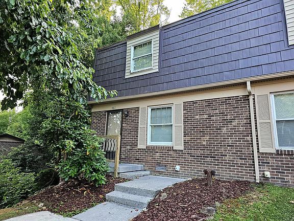 2nd image of 461 Woodland Ct SE