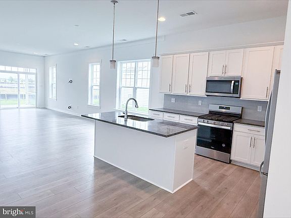 3rd image of 342 Heritage Shores Cir