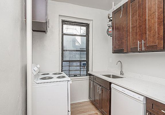 5th image of 21-48 35th St #4P