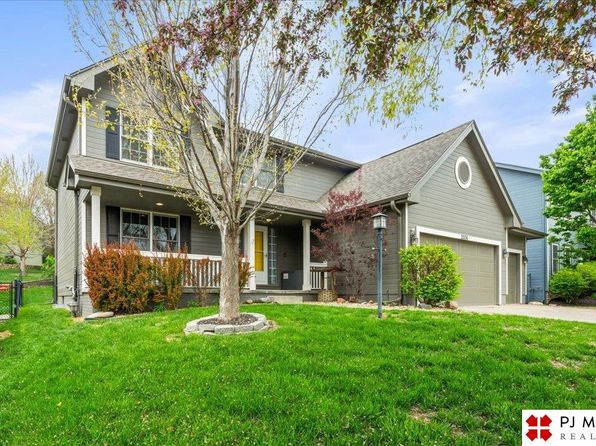 2006 S 198th St, Omaha, NE 68130