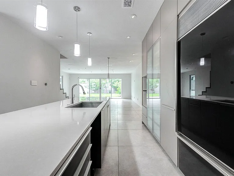 1222 Marconi St — Photo 7