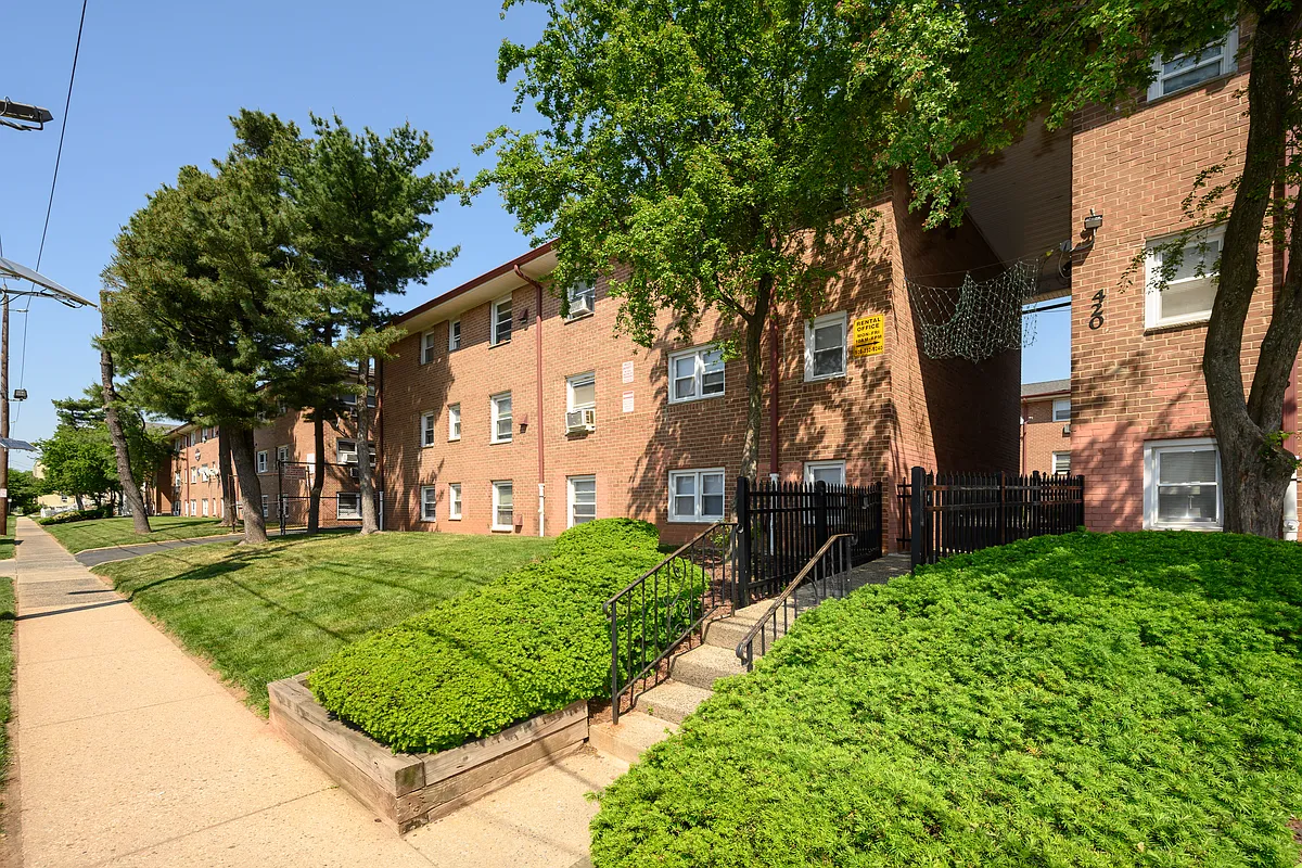 Building Photo - Rosehill Gardens