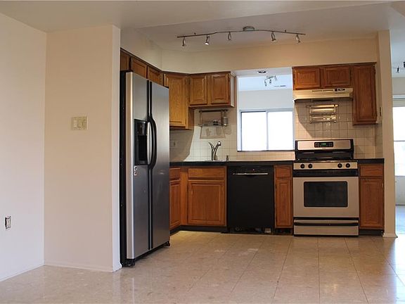 3rd image of 12 Driftwood Ln #12