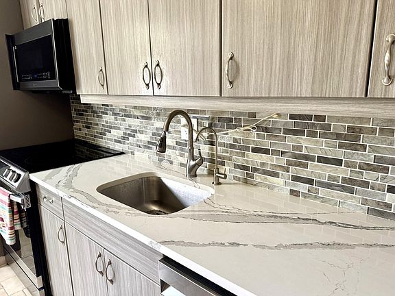 5th image of 1629 Riverview Rd APT 221