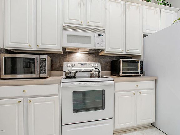 4th image of 9048 Spindletree Way
