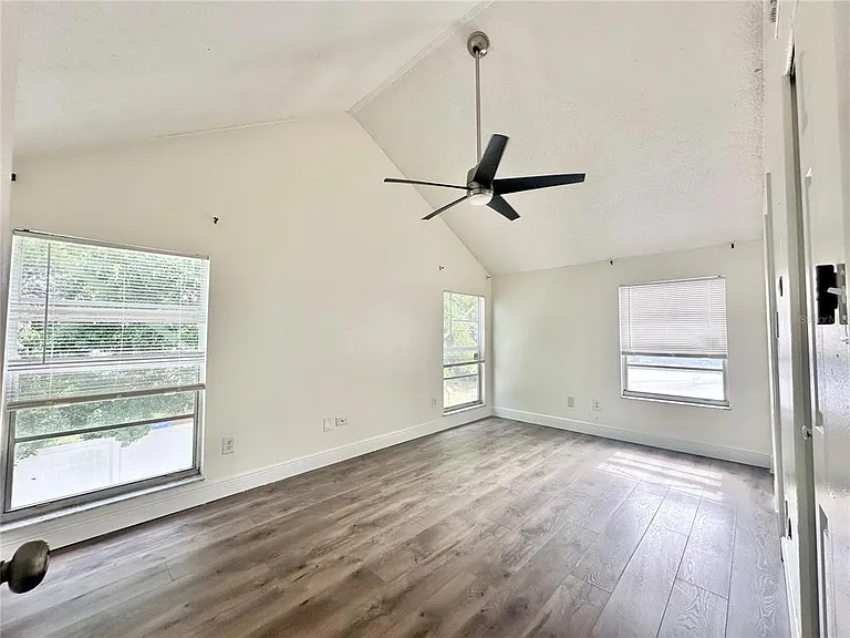 122 S Bulova Dr — Photo 31