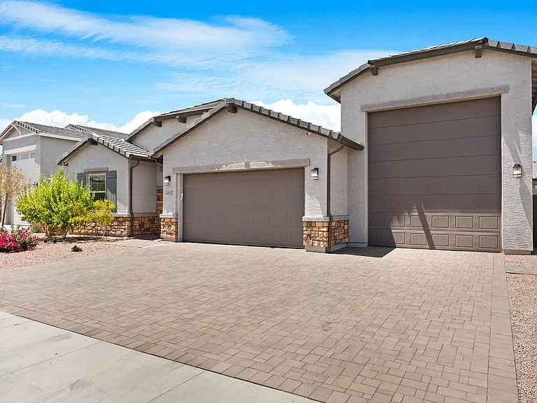 20132 W Catalina Dr — Photo 42