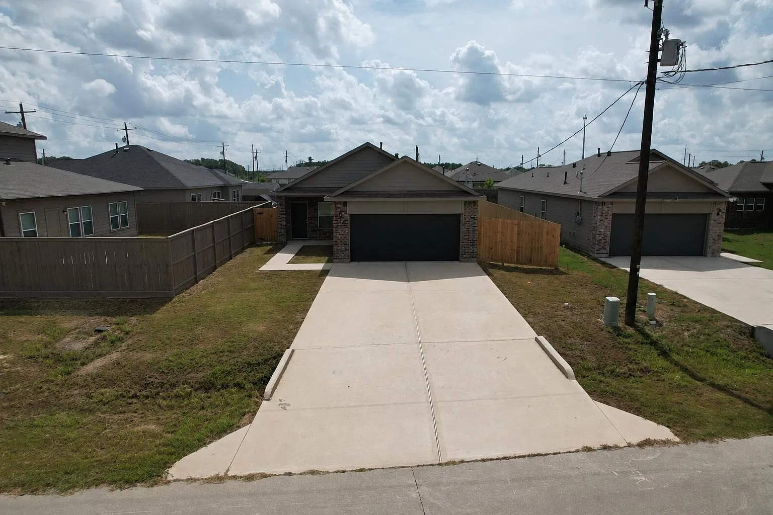 3 bed, 2.0 bath, 1140 sqft, $1,550 — Photo 1