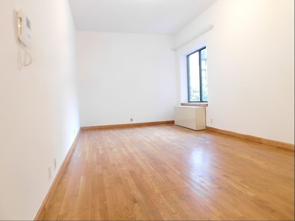 2nd image of 455 W 46th St APT 2A