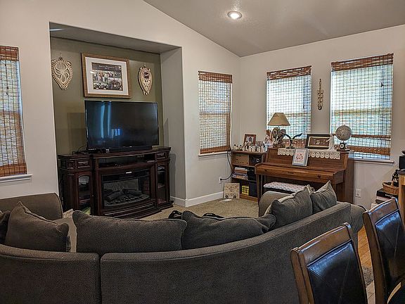 2nd image of 28 N Bywater Way