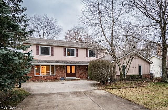 1st image of 32262 Springside Ln