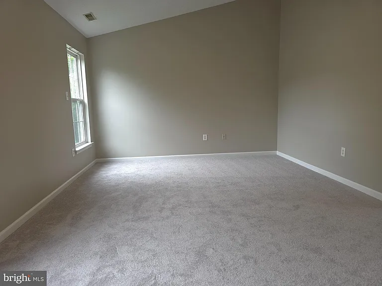 218 Eisenhower Ct — Photo 9