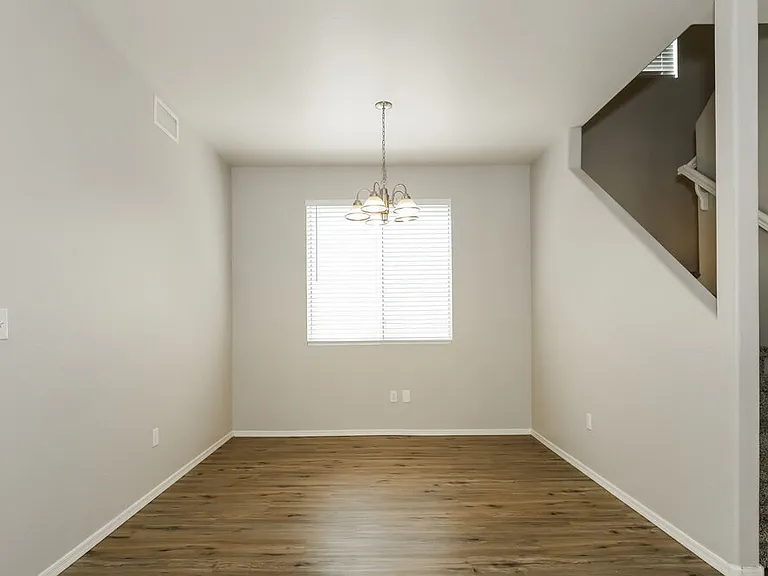 2151 E Briarwood Ter — Photo 6