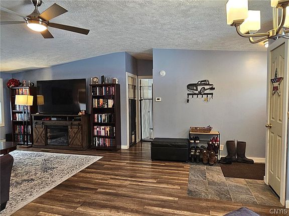 4th image of 383 Peter Scott Rd