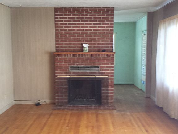 3rd image of 208 Almond St