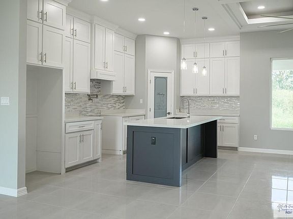 4th image of 315 Brooks Cir S