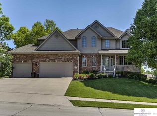 903 Wicklow Rd, Papillion, NE 68046