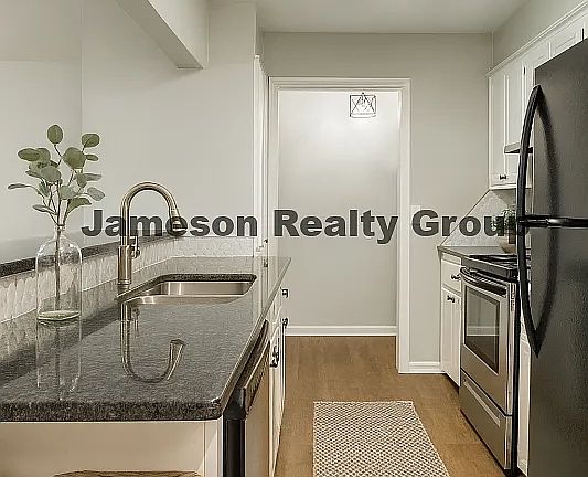 3rd image of 916 Brookhurst Blvd