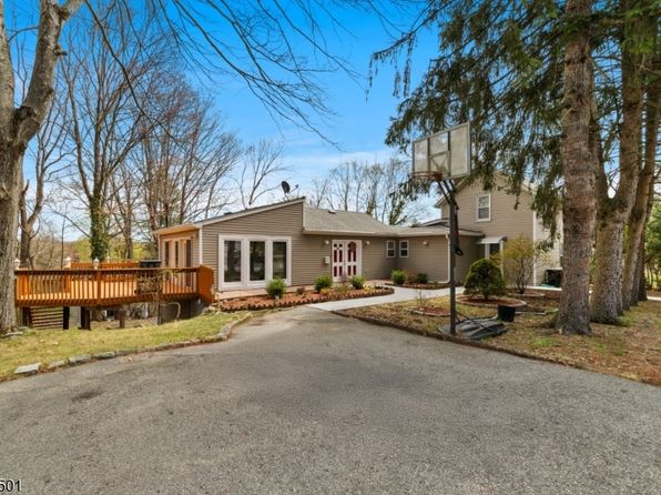 65 Chestnut Ave, Park Ridge Boro, NJ 07656