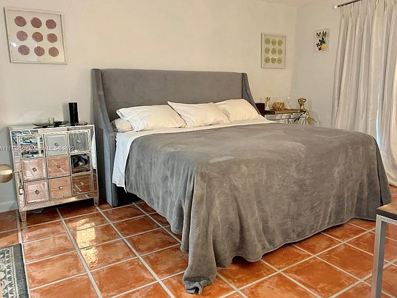 4th image of 1650 NE 115th St APT 108