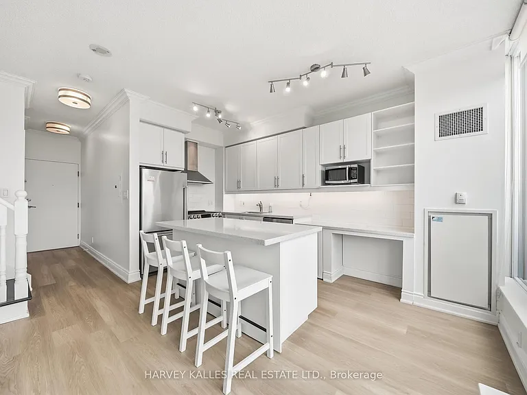 308 Palmerston Ave #Penthouse 14 — Photo 8