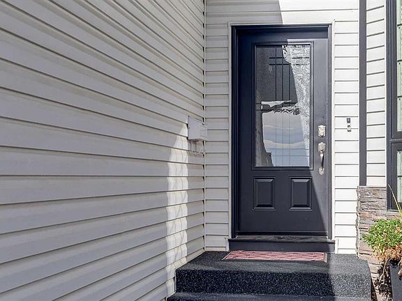 3rd image of 14 S Kingston Dr