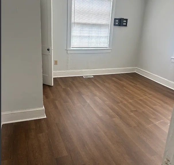 230 W Wood St — Photo 5