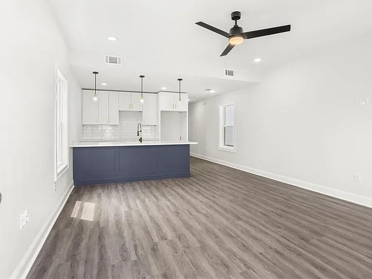 2634 New Orleans St — Photo 2