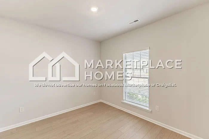 3 bed, 2.0 bath, 1703 sqft, $2,050 — Photo 3