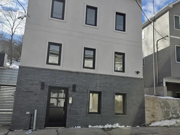 1032 Van Duzer St, Staten Island, NY 10304