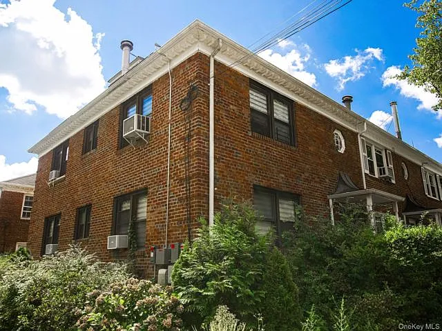 20920 42nd Ave