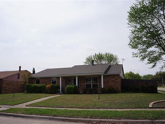2nd image of 1112 Lockhart Dr