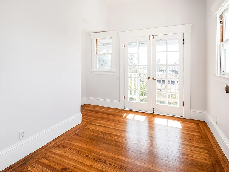 874 Hampshire St — Photo 15