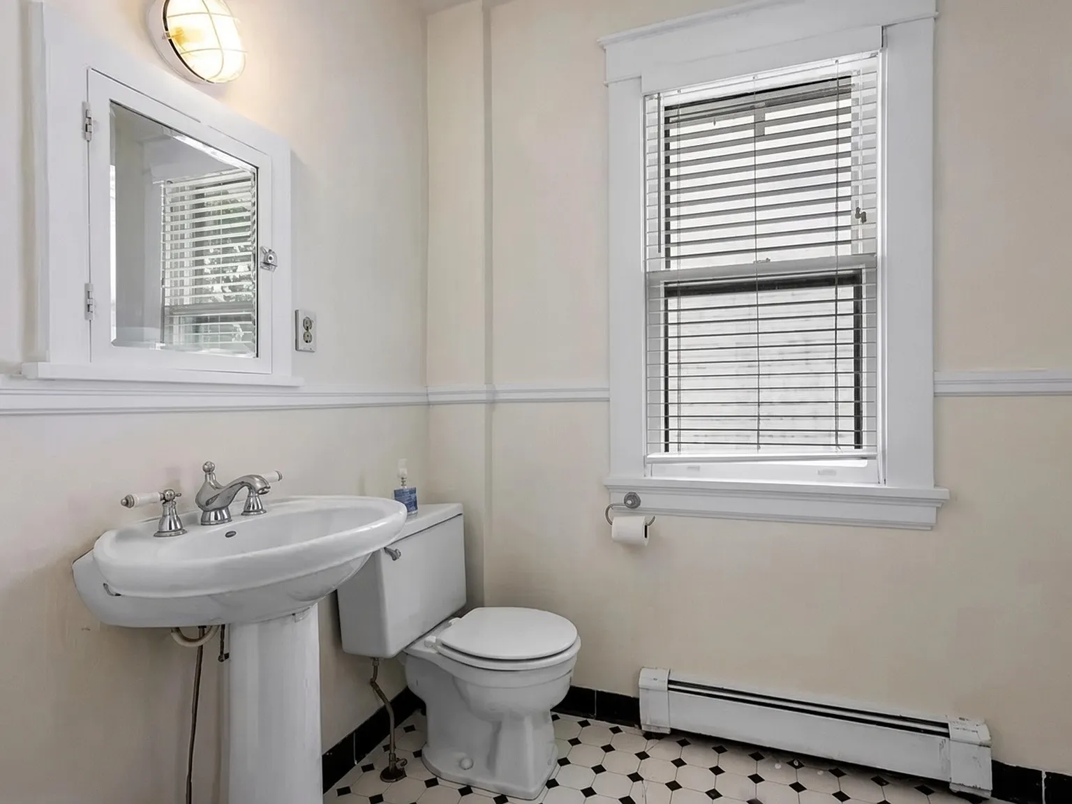 3 bed, 1576 sqft, $1,870 — Photo 1