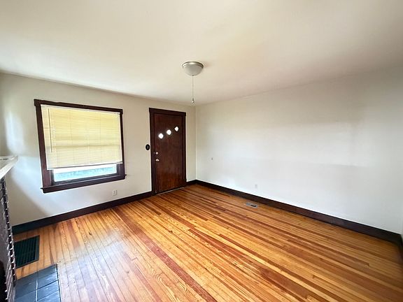 4th image of 554 Camden Ave
