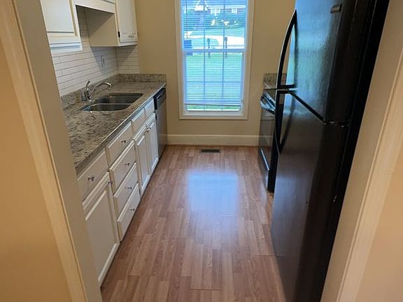 4th image of 512 S Beltline Blvd APT A