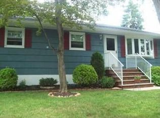 96 Silver Lake Ave, Edison, NJ 08817