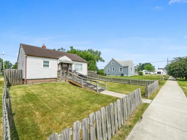 421 S Falcon St, South Bend, IN 46619